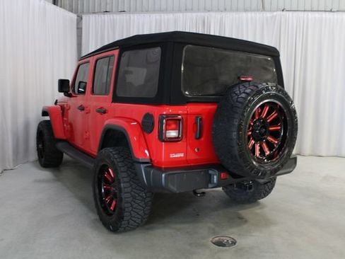 Used 2018 Jeep Wrangler Unlimited Sahara w/ Cold Weather Group AWD/4WD image 22