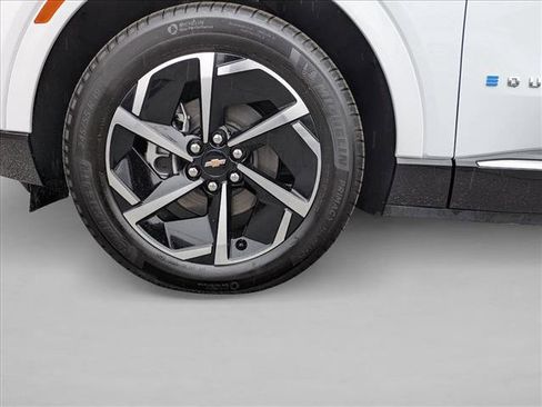 Used 2025 Chevrolet Equinox EV LT image 20