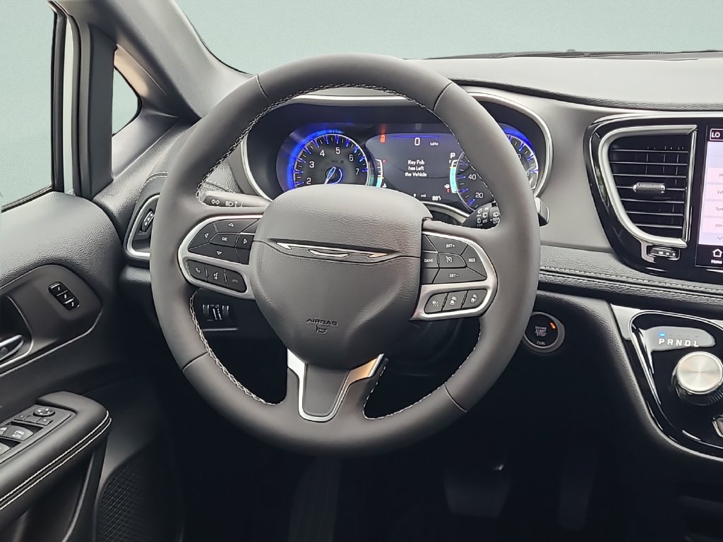 New 2027 Chrysler Pacifica Select FWD image 12