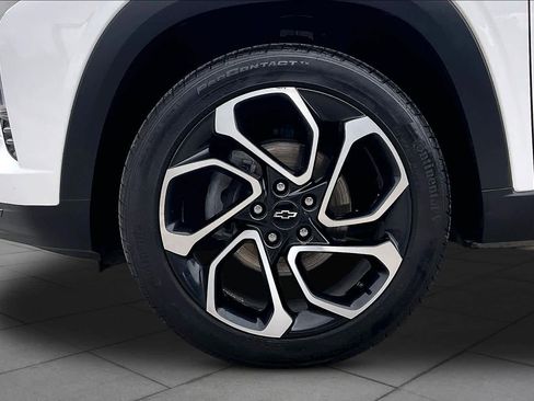 Used 2025 Chevrolet Trax RS w/ Sunroof Package image 11