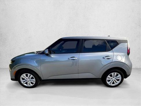 Used 2025 Kia Soul LX FWD image 6