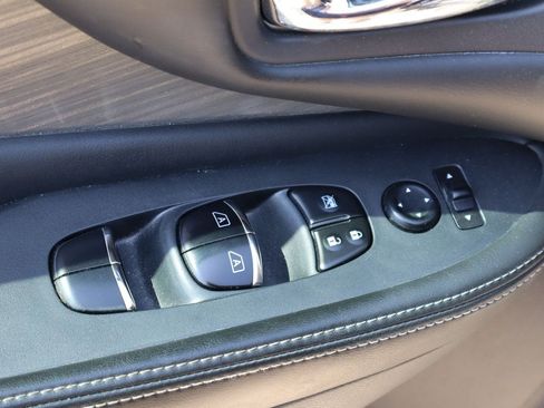 Used 2018 Nissan Murano Platinum FWD image 22