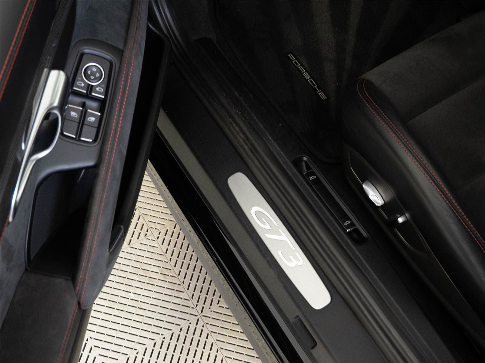 Certified 2018 Porsche 911 GT3 RWD image 8