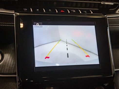 Used 2024 Jeep Grand Cherokee Laredo image 18