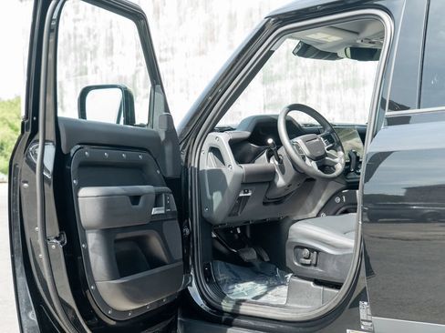 Used 2026 Land Rover Defender 110 S AWD/4WD image 11