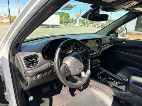 Used 2024 Dodge Durango GT RWD image 4