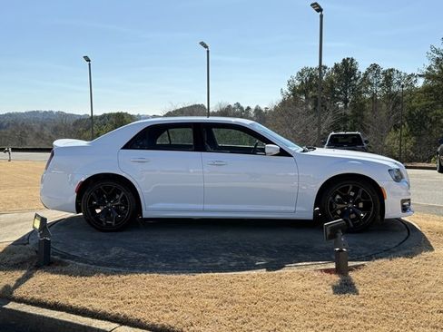 Used 2022 Chrysler 300 S image 8