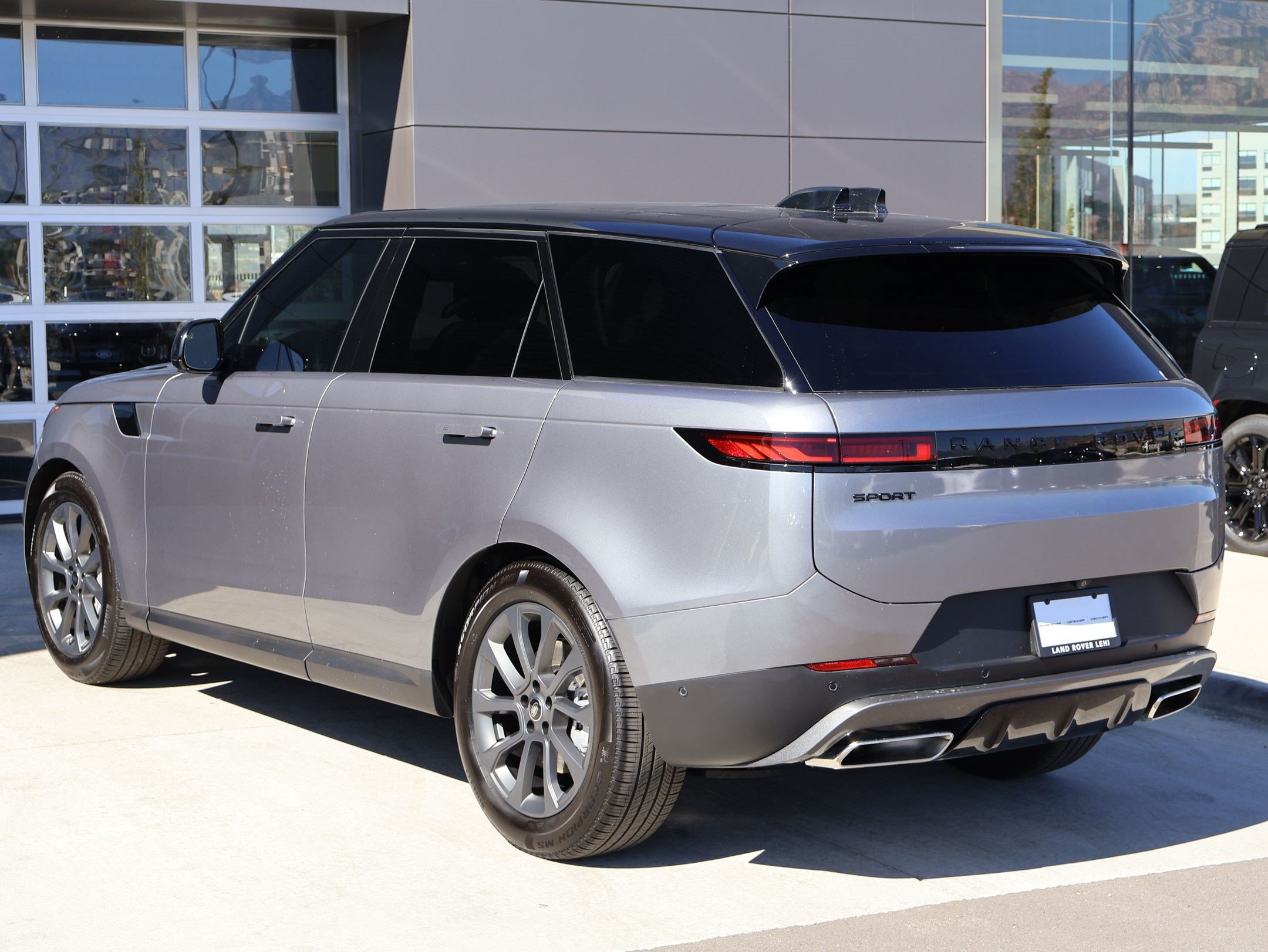 Used 2025 Land Rover Range Rover Sport SE AWD/4WD image 10
