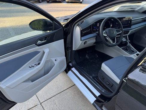 New 2025 Volkswagen Jetta SE image 14