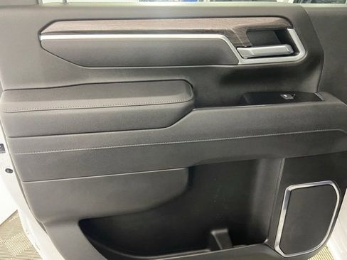 Used 2025 Chevrolet Silverado 3500 LTZ w/ LTZ Convenience Package image 15