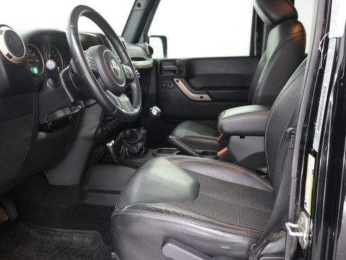 Used 2016 Jeep Wrangler Unlimited Sahara AWD/4WD image 7