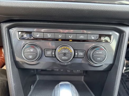 Used 2019 Volkswagen Tiguan SE image 22