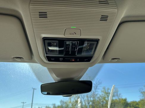 New 2025 Volkswagen Atlas SE image 31