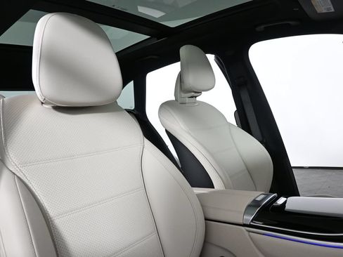Certified 2026 Mercedes-Benz GLC 300 image 21