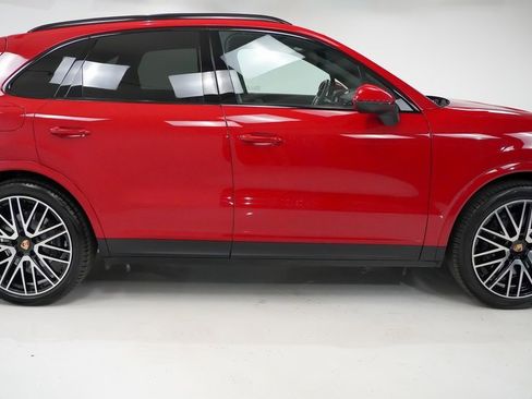 Certified 2025 Porsche Cayenne image 9