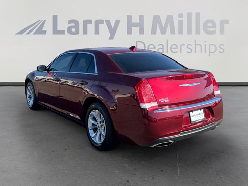 Used 2022 Chrysler 300 Touring image 3