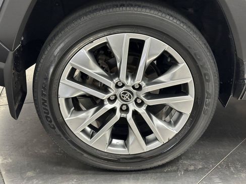 Used 2022 Toyota RAV4 XLE Premium AWD/4WD image 16