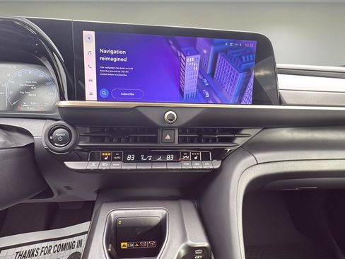 Used 2023 Toyota Crown Limited image 10