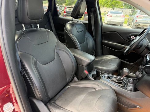Used 2019 Jeep Cherokee Limited AWD/4WD image 10