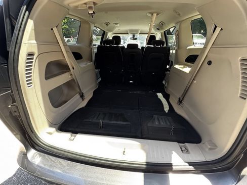 Used 2017 Chrysler Pacifica Touring FWD image 17