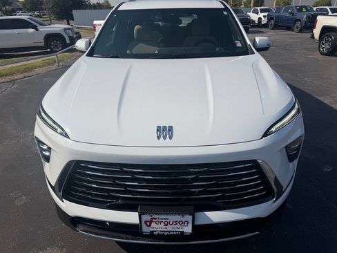 Used 2025 Buick Enclave Preferred w/ Power Package FWD image 9