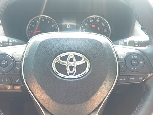 Used 2022 Toyota RAV4 XLE Premium FWD image 32