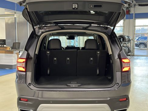 New 2025 Honda Pilot Touring image 5