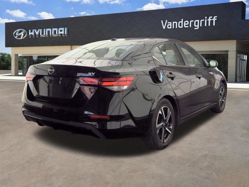 Used 2024 Nissan Sentra SV FWD image 5