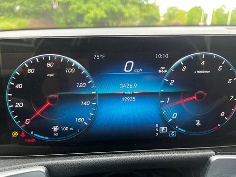 Used 2023 Mercedes-Benz GLB 250 4MATIC image 4