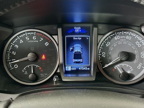Used 2021 Toyota Tacoma TRD Sport w/ Technology Package RWD image 19