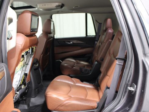 Used 2017 Cadillac Escalade Luxury w/ LPO, Radiant Package AWD/4WD image 21