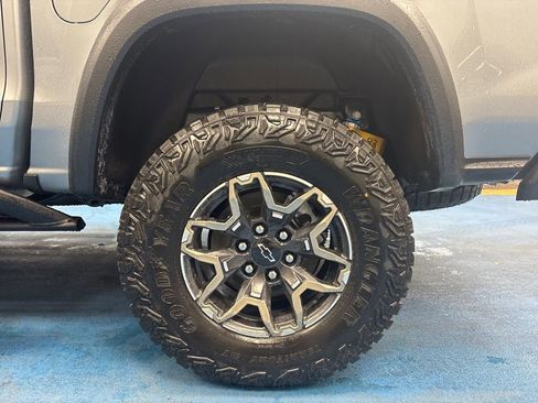 New 2026 Chevrolet Colorado ZR2 w/ Technology Package AWD/4WD image 18