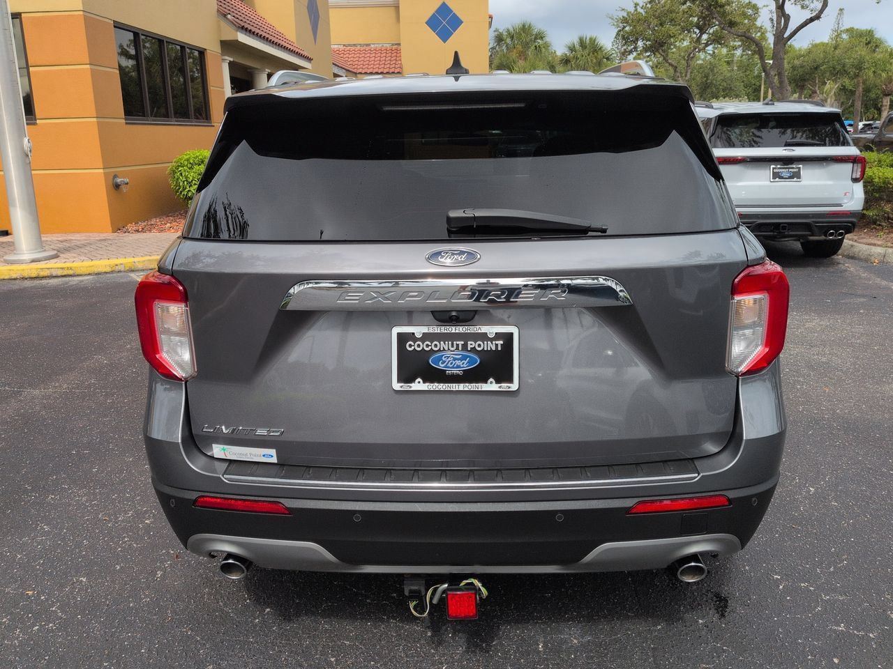Used 2021 Ford Explorer Limited w/ Equipment Group 301A RWD image 5