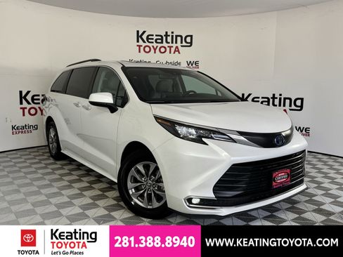 Certified 2024 Toyota Sienna XLE FWD image 2