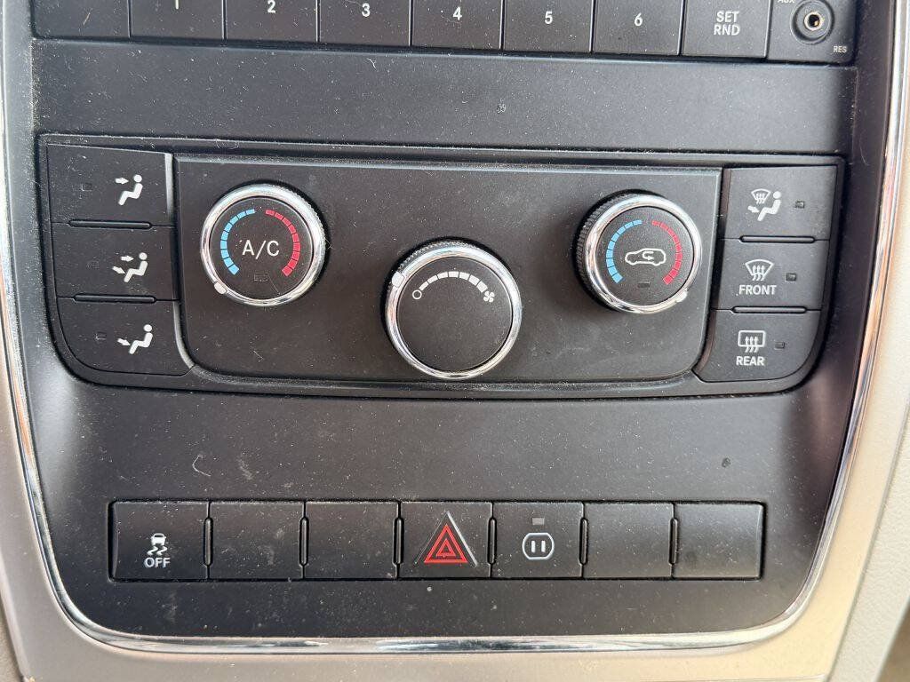 Used 2012 Jeep Grand Cherokee Laredo w/ Laredo E Group AWD/4WD image 19