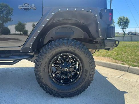 Used 2018 Jeep Wrangler Unlimited Rubicon w/ Connectivity Group AWD/4WD image 27