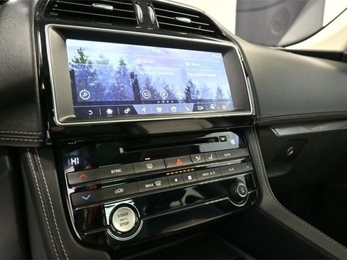 Used 2017 Jaguar F-PACE R-Sport image 25
