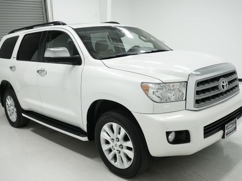 Used 2011 Toyota Sequoia Platinum image 3