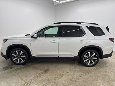 New 2025 Honda Pilot Touring image 8
