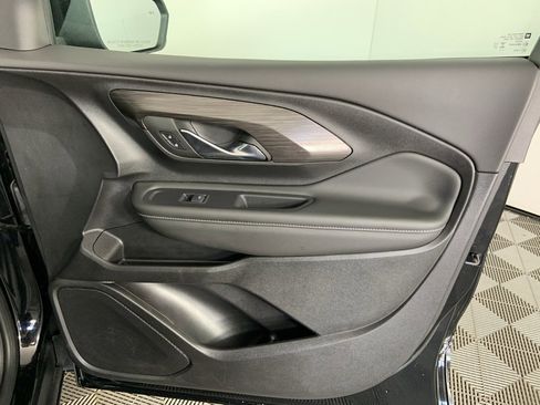 Used 2024 GMC Terrain SLE w/ Driver Convenience Package image 23