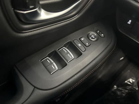 Used 2025 Honda HR-V Sport image 16