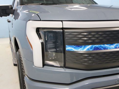 Used 2023 Ford F150 Lightning XLT image 39