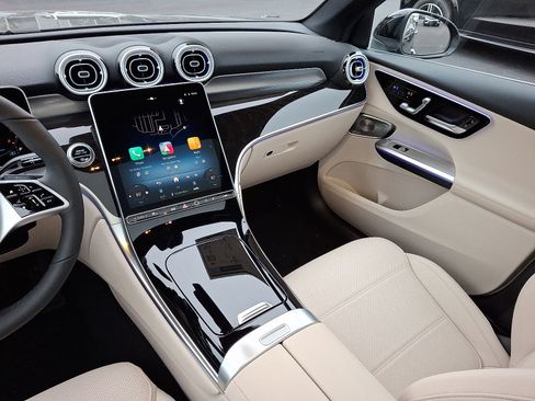 Used 2026 Mercedes-Benz GLC 300 GLC 300 image 10