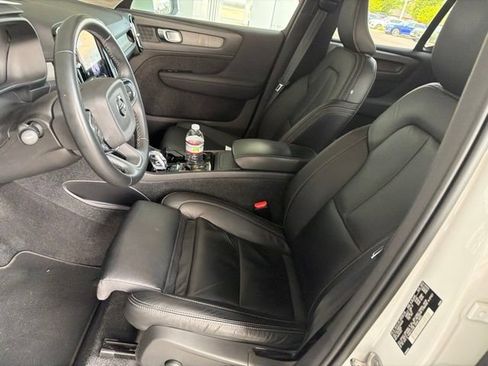 Used 2023 Volvo XC40 B5 Plus AWD/4WD image 5