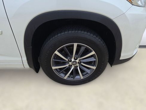 Used 2018 Toyota Highlander XLE image 10
