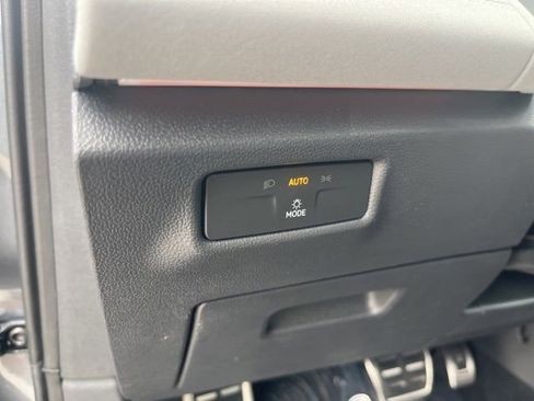 New 2026 Volkswagen Tiguan SE R-Line image 8