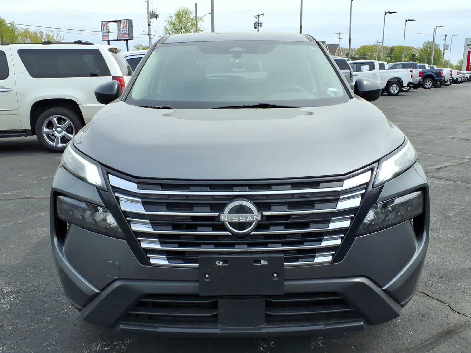 Used 2024 Nissan Rogue S AWD/4WD image 3