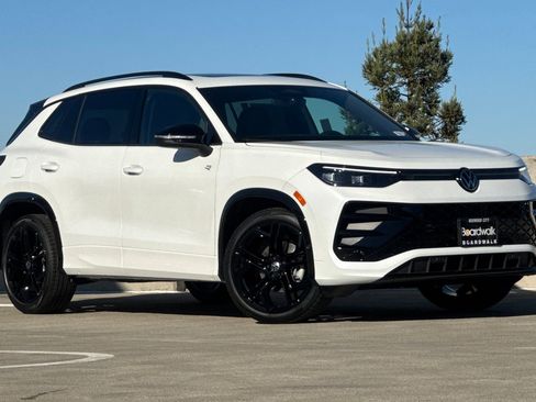 New 2026 Volkswagen Tiguan SE R-Line image 2