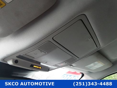 Used 2019 Land Rover Range Rover Evoque SE image 26