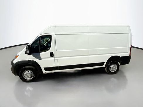 Used 2025 RAM ProMaster 2500 w/ Convenience Group image 4